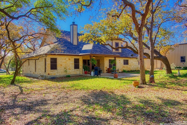 view of front of home with a patio area and a front lawn