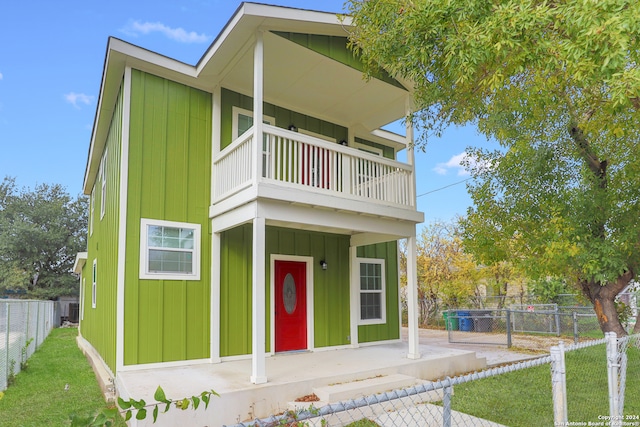 view of front of house featuring a porch and a balcony