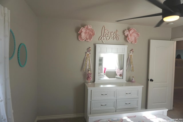 bedroom with ceiling fan