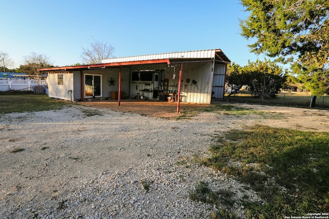 Listing photo 3 for 131 Mills Ln, Pipe Creek TX 78063