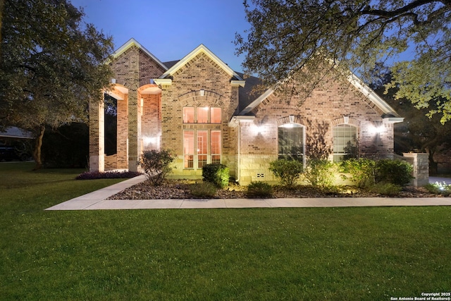 view of front of home with a front lawn