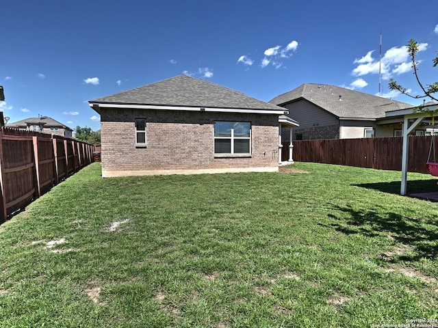 back of house featuring a lawn