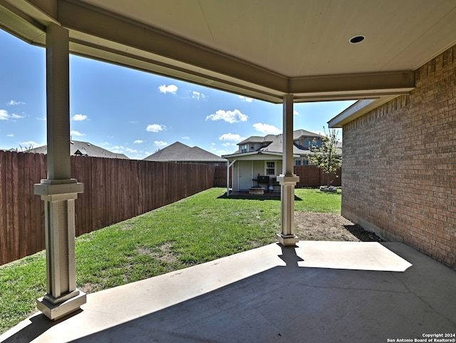 view of yard with a patio area