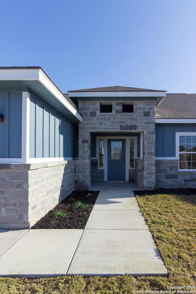 view of entrance to property