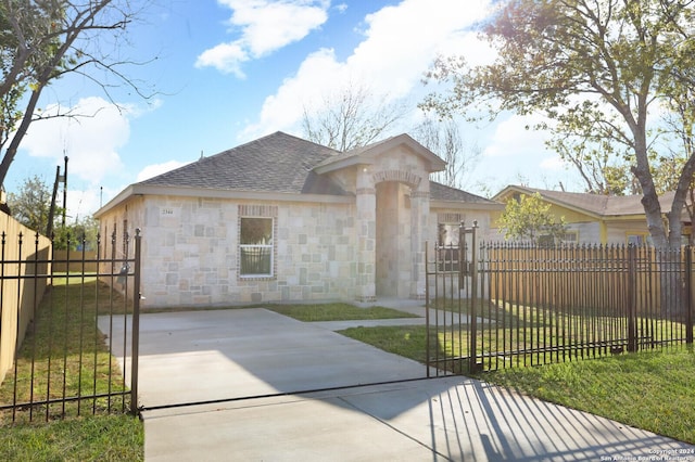 view of front of house with a front yard