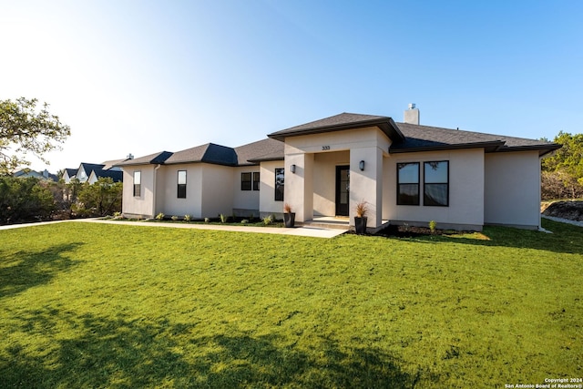 prairie-style house featuring a front lawn