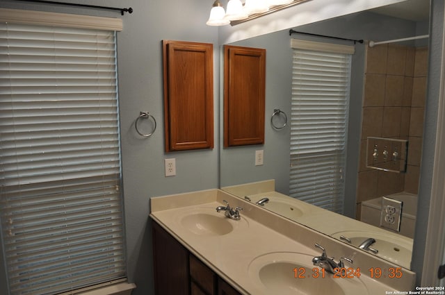 bathroom with vanity