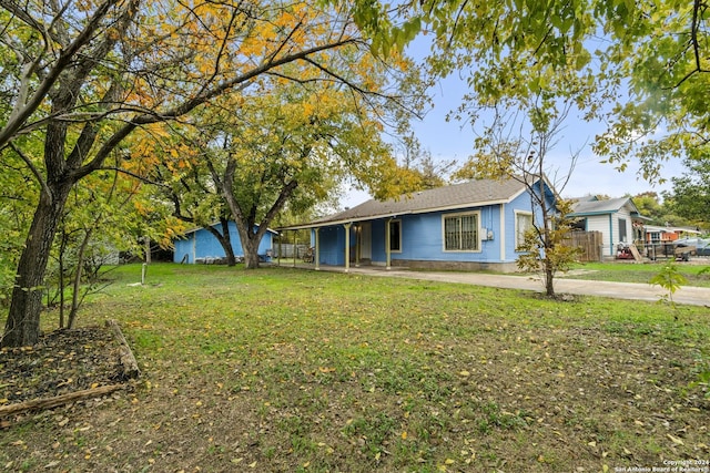 single story home with a front yard