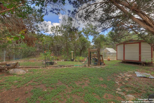 view of yard with a storage unit