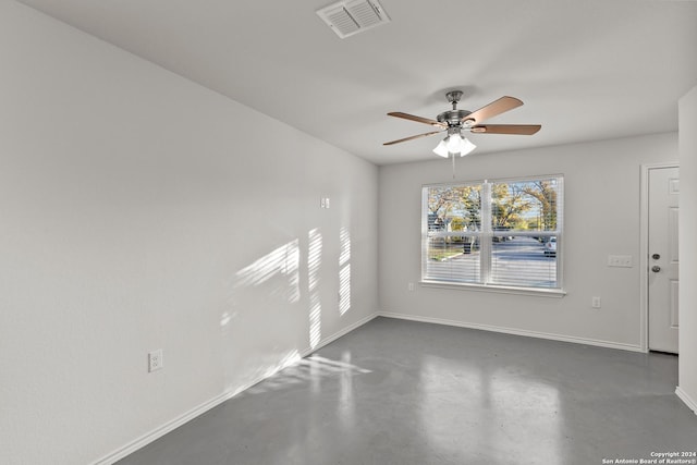 empty room with ceiling fan