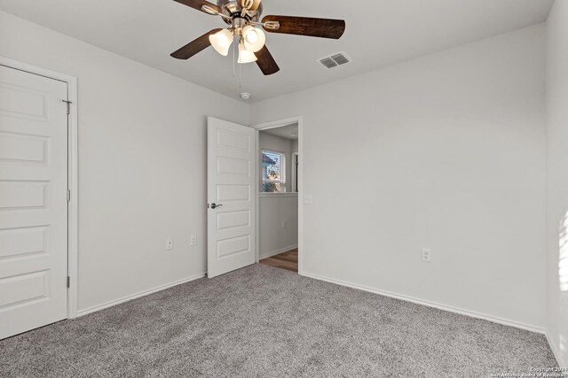 empty room featuring carpet floors and ceiling fan