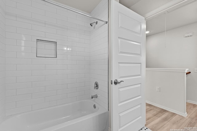 bathroom with wood-type flooring and tiled shower / bath