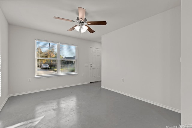 unfurnished room with ceiling fan