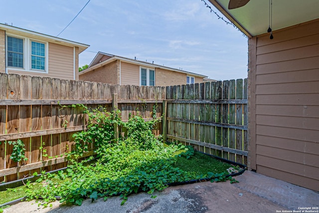 7322 Oak Manor Dr Unit 54, San Antonio, TX 78229 - view of yard featuring fence