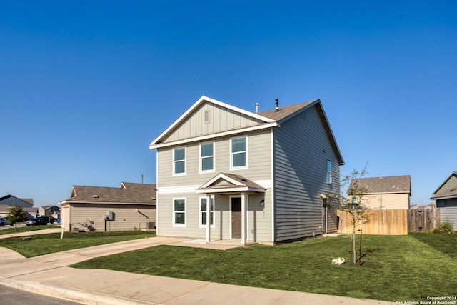 view of front of property featuring a front lawn