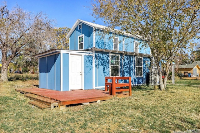 view of outdoor structure featuring a lawn