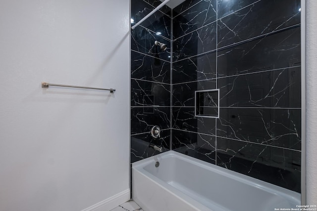 bathroom with tiled shower / bath combo