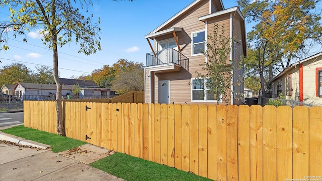 view of front of home featuring a balcony