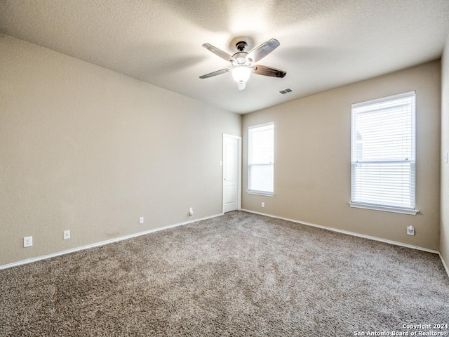 unfurnished room featuring ceiling fan and carpet