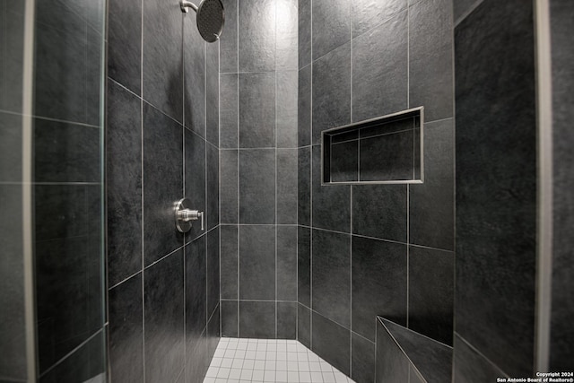 bathroom featuring tiled shower