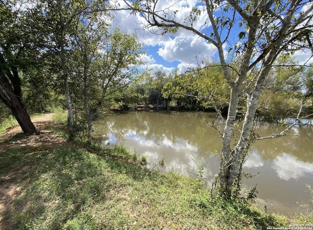 Listing photo 2 for 245 Buttercup Ln, Floresville TX 78114