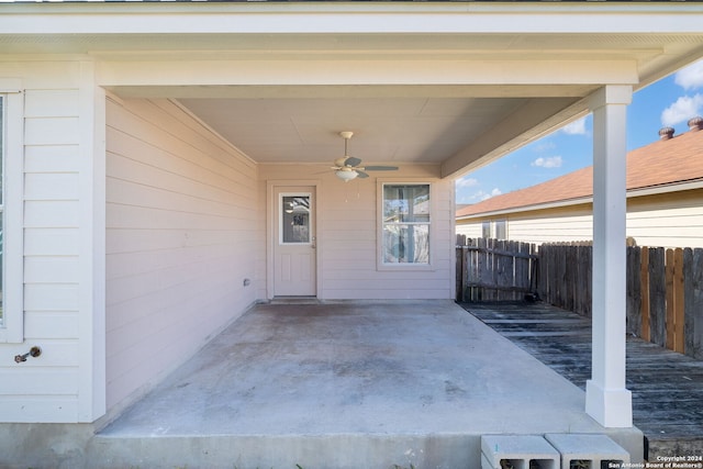 entrance to property with ceiling fan