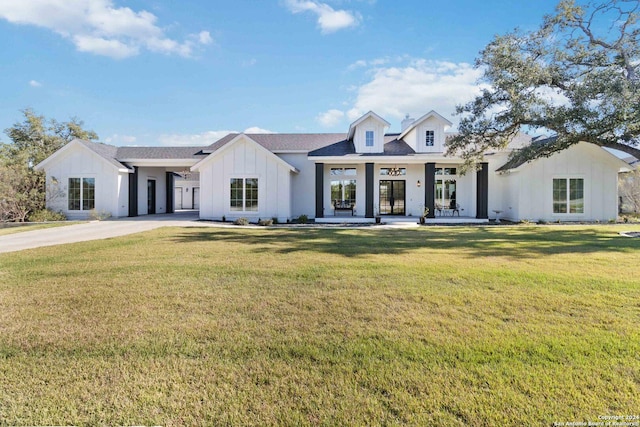 modern farmhouse style home featuring a front yard