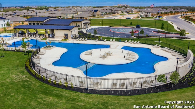 view of swimming pool featuring a lawn