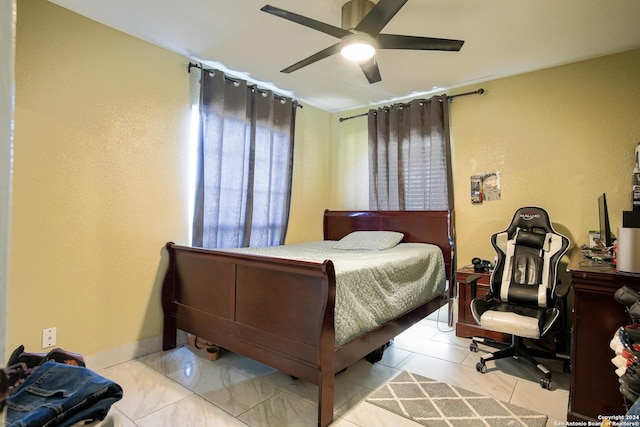 bedroom with ceiling fan