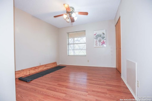 empty room featuring light hardwood / wood-style floors and ceiling fan