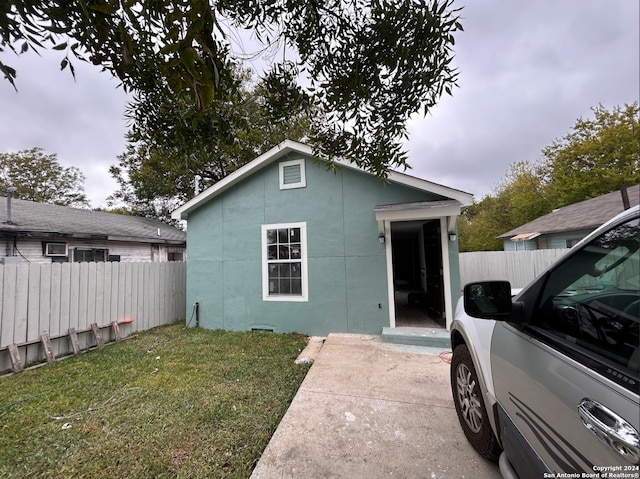 exterior space featuring a yard