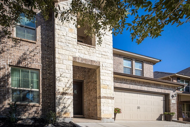 view of front of house featuring a garage