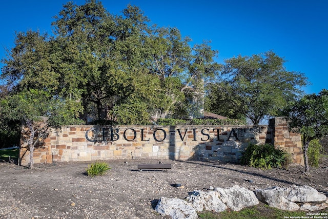 view of community / neighborhood sign