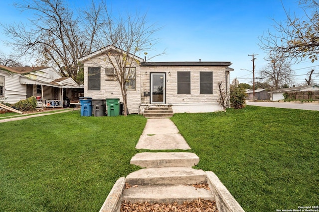 view of front facade with a front lawn