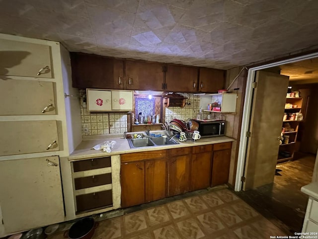 kitchen featuring sink