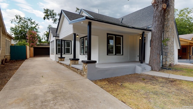 view of front of house featuring covered porch