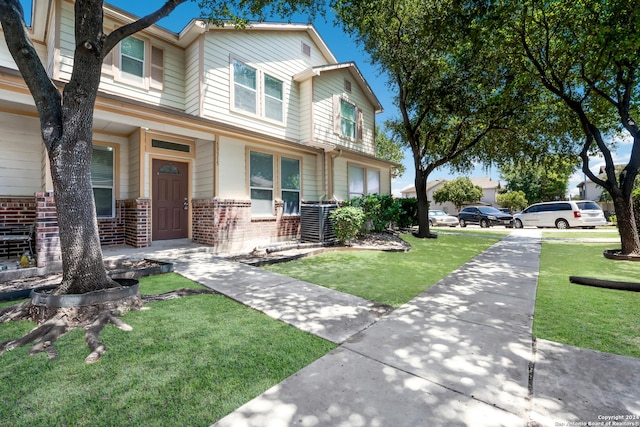 view of front of property with a front lawn