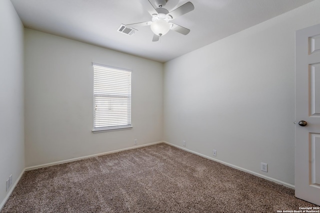 unfurnished room featuring ceiling fan and carpet