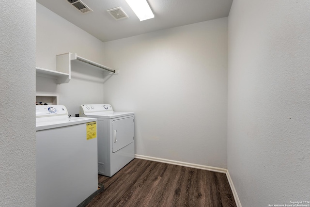 laundry room with dark wood-type flooring and washing machine and clothes dryer