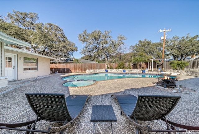 view of pool with a patio, an in ground hot tub, and an outdoor fire pit