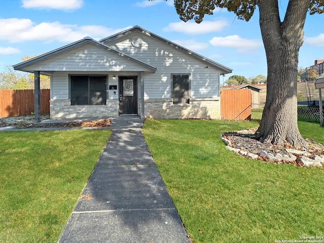 view of front of home with a front lawn