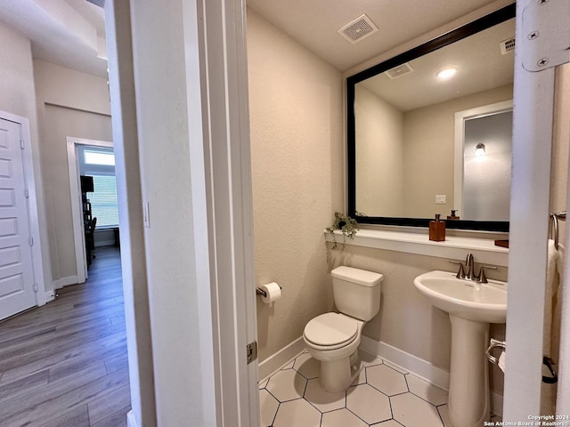 bathroom featuring toilet and sink