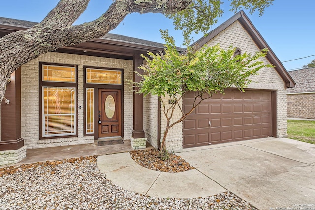 view of front of house featuring a garage