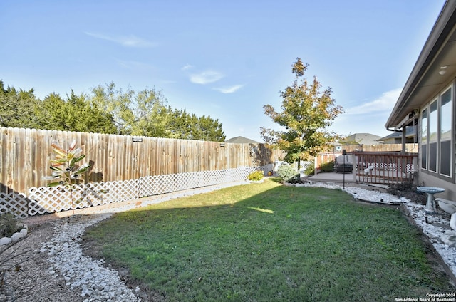 view of yard featuring a patio