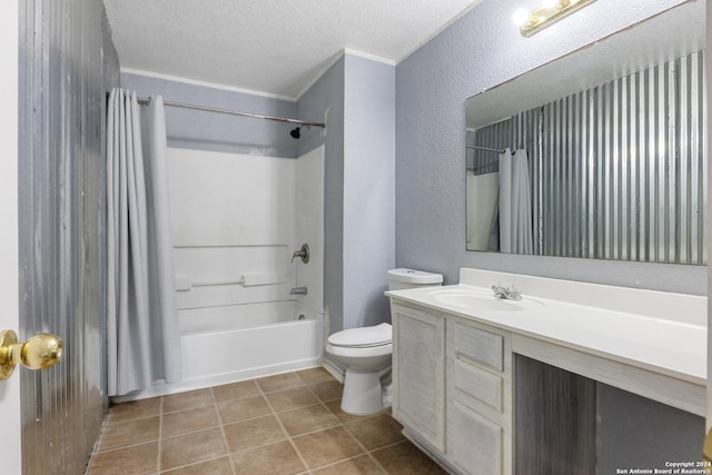 full bathroom featuring vanity, toilet, shower / bath combo with shower curtain, and a textured ceiling