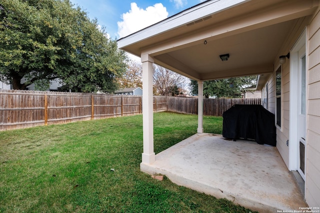 view of yard featuring a patio