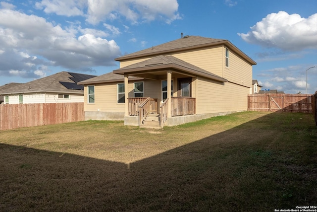 back of house featuring a lawn