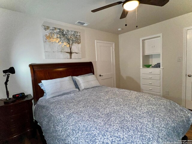 bedroom featuring ceiling fan