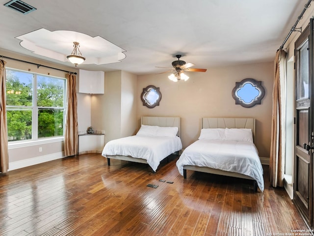 bedroom featuring dark hardwood / wood-style floors and ceiling fan