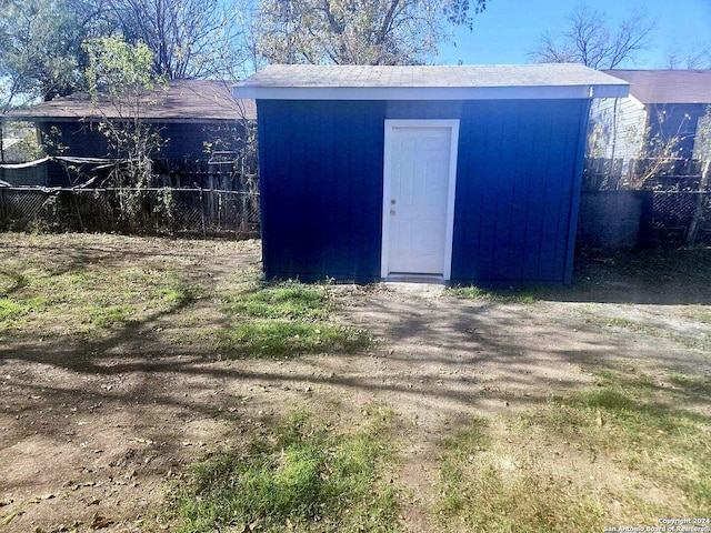 view of outbuilding